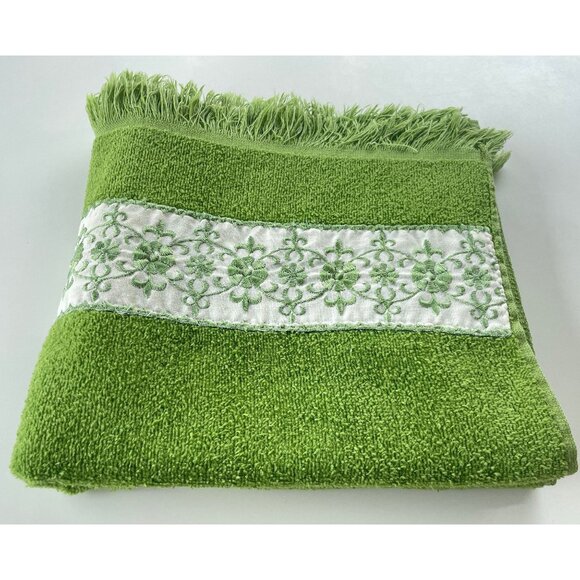 Vintage 80s small bath towel, Kelly green, embroidered, Caldwell Canada - Picture 8 of 8